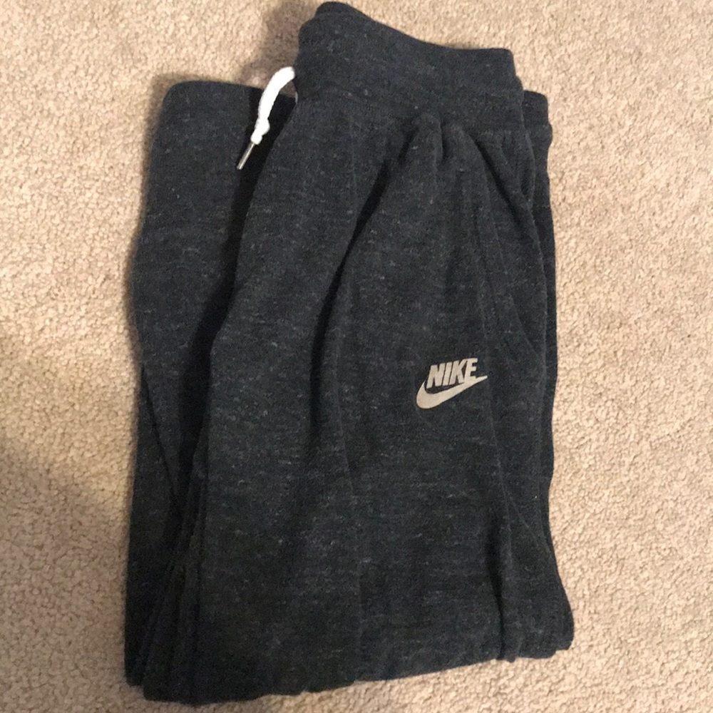 Nike Cropped Joggers